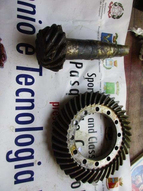 Couronne et pignon pour differentiel Ferrari 400 LesAnciennes.com