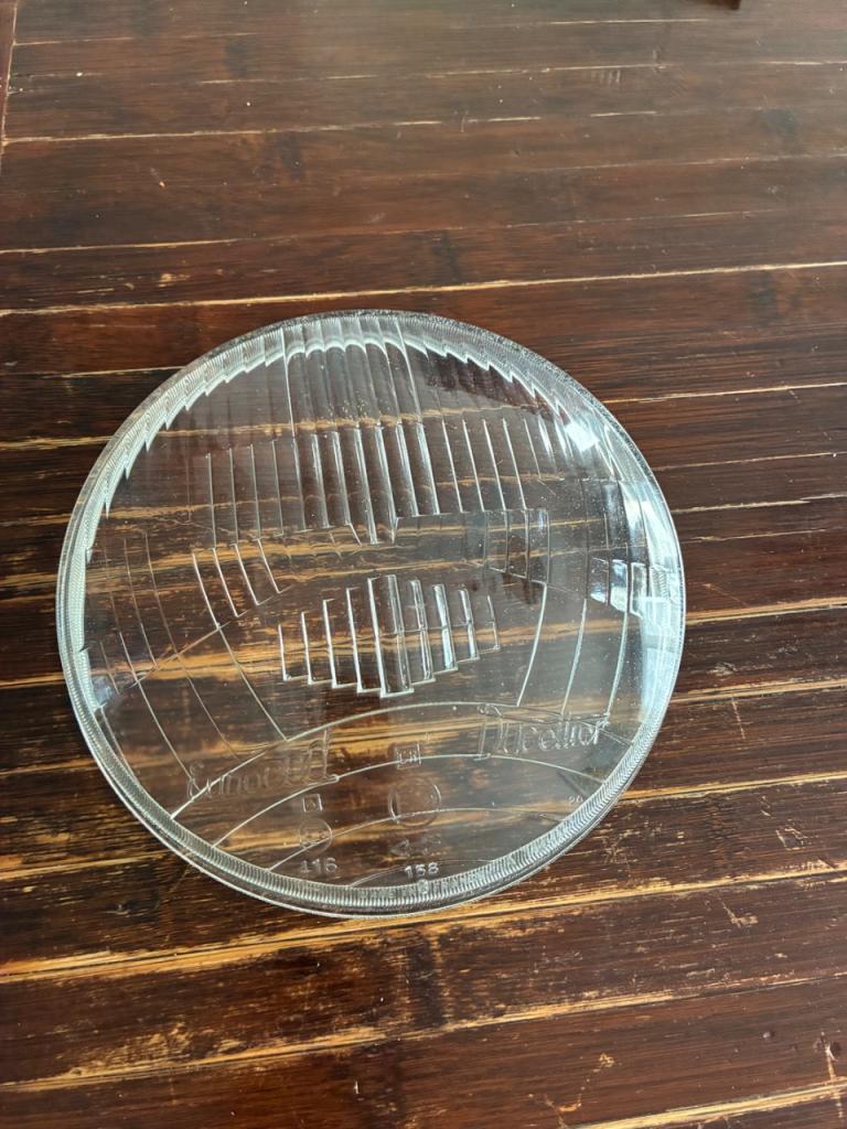 Vitre de phare PEUGEOT 203 403 404 simca 1100 LesAnciennes.com