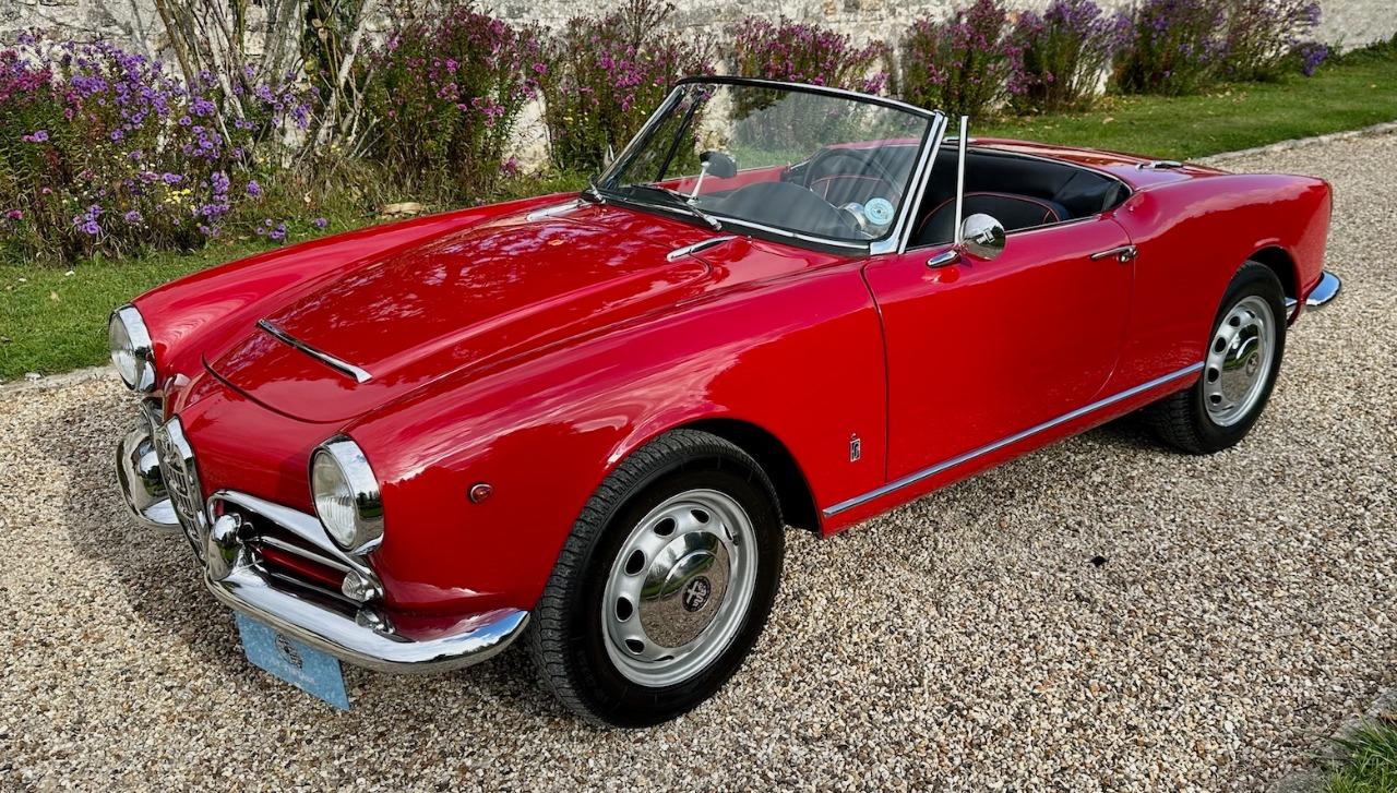 ALFA ROMEO Giulia Spider 1600 - 1964 LesAnciennes.com