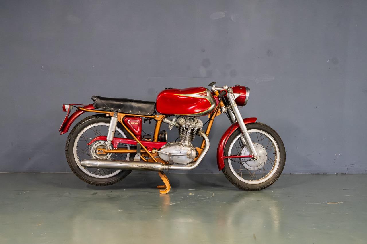 DUCATI 200 ELITE - 1962 LesAnciennes.com