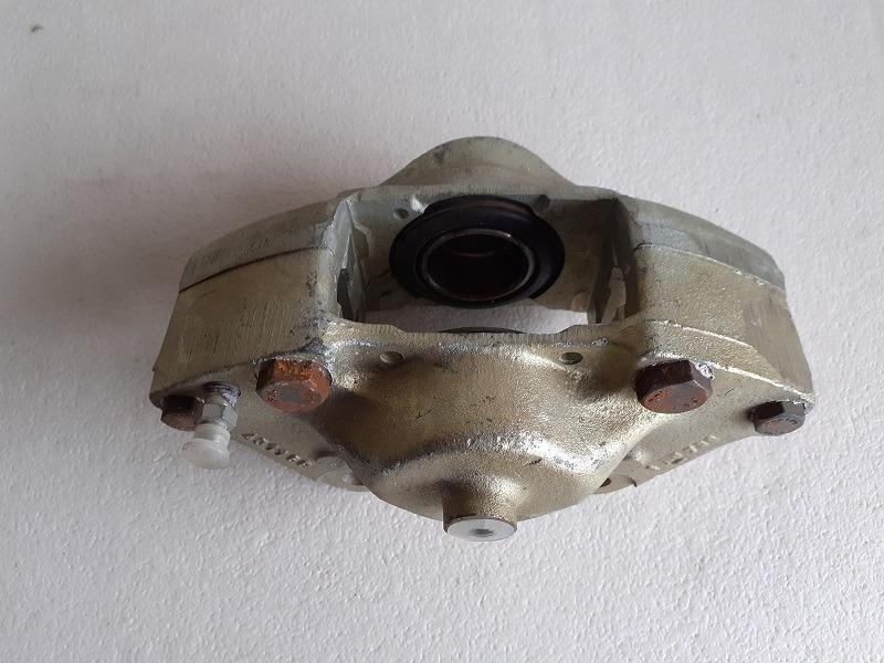 Etrier de frein PEUGEOT 404 LesAnciennes.com