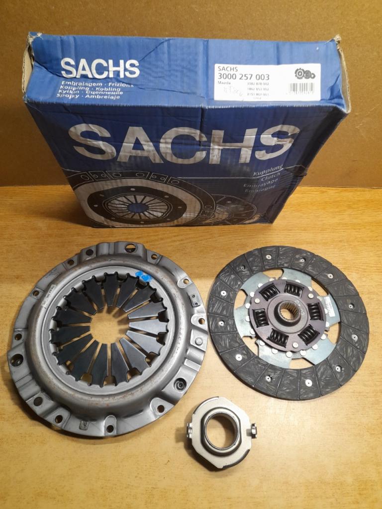 Kit embrayage Mazda 323 626 929 LesAnciennes.com