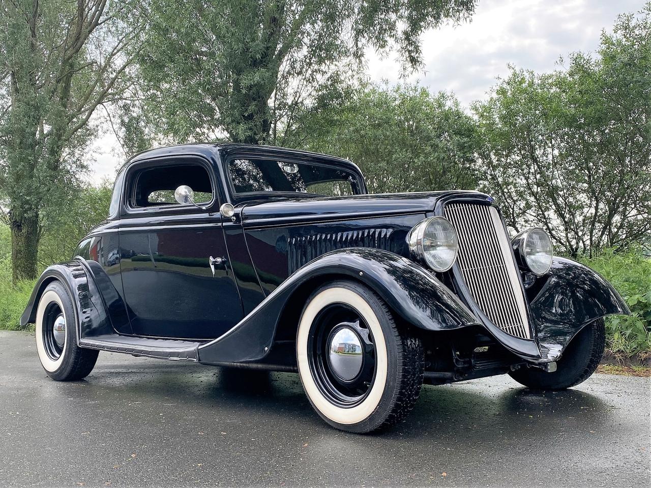 1934 Ford Model 40 V8 3-Window Coupé LesAnciennes.com