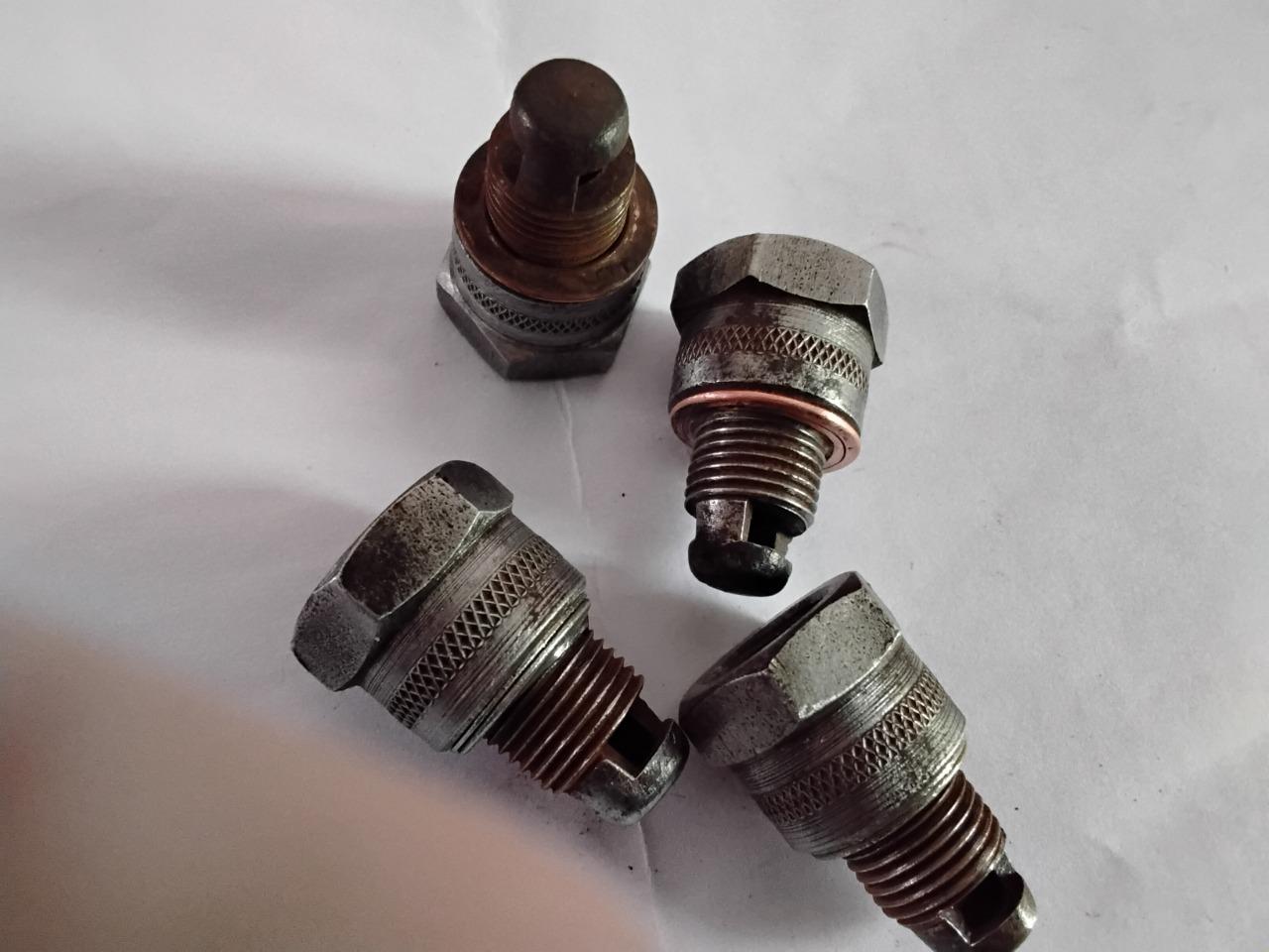 Culot bougie antiremontee huile LesAnciennes.com