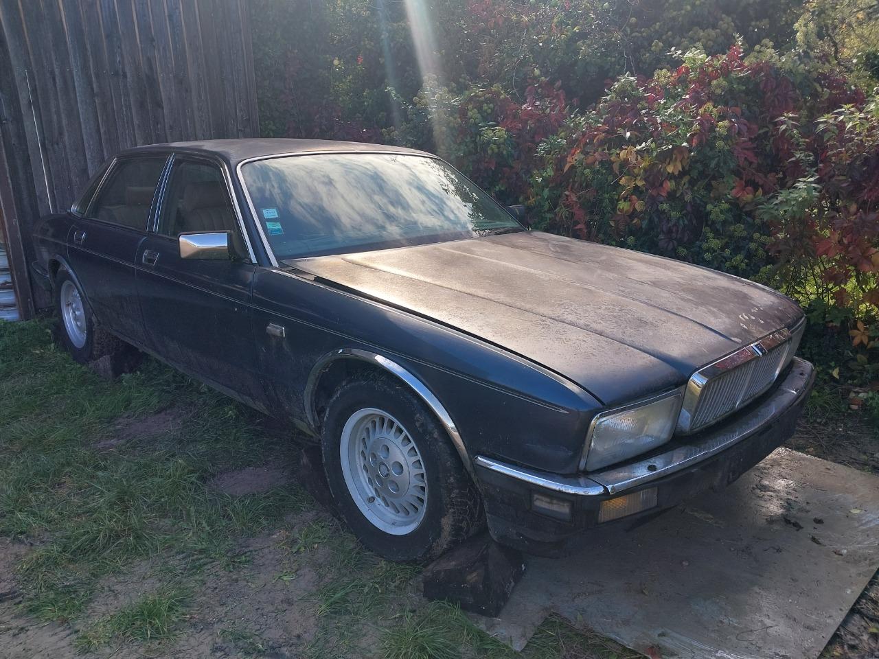 JAGUAR XJ40 BERLINE - 1988 LesAnciennes.com