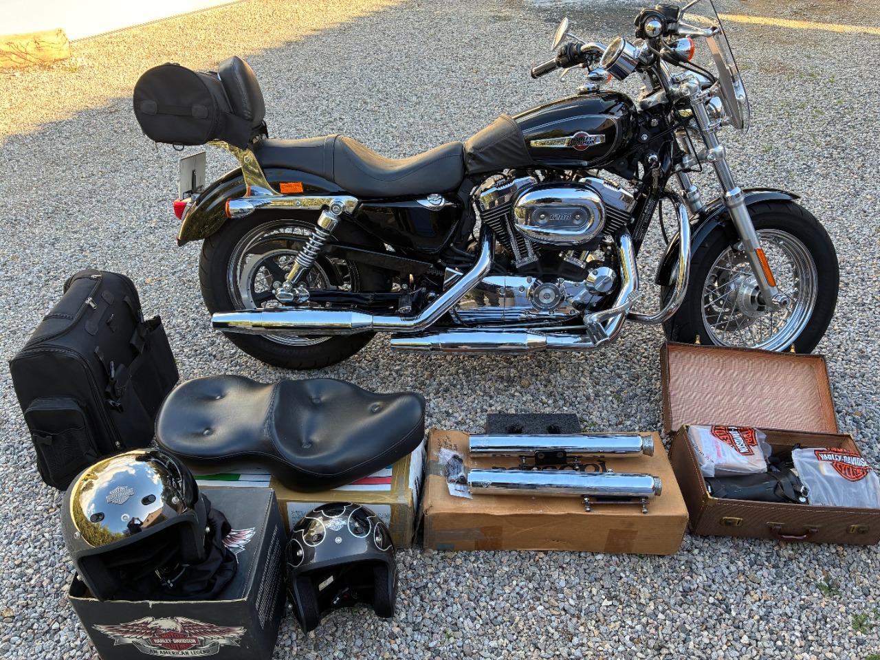 HARLEY DAVIDSON Sportster XL C Custom LesAnciennes.com