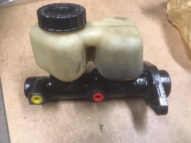 Maitre cylindre frein occasion VOLVO 140 LesAnciennes.com