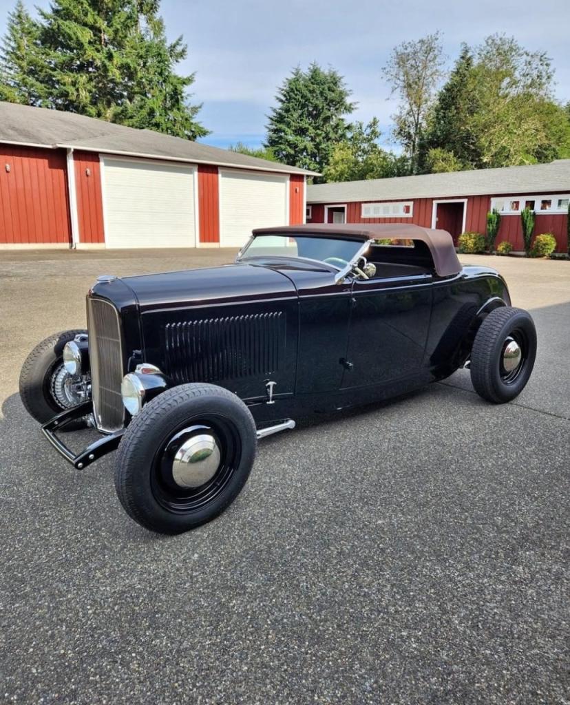FORD B Roadster hotrod - 1932 LesAnciennes.com