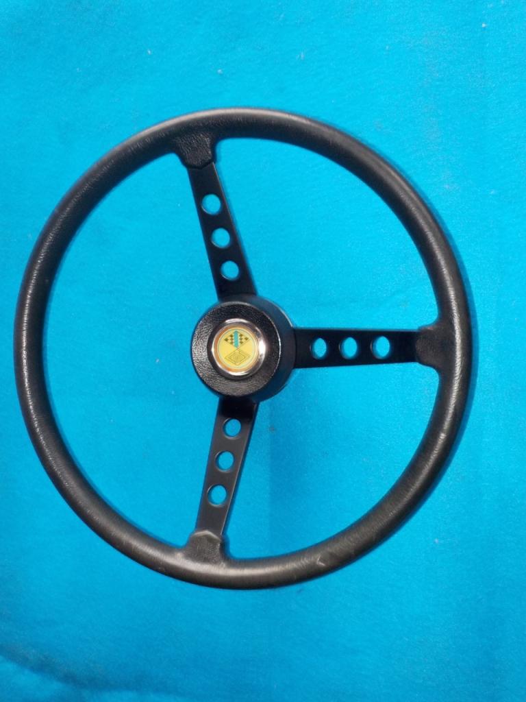 Volant RENAULT 12 (R12) Gordini ou R8 LesAnciennes.com