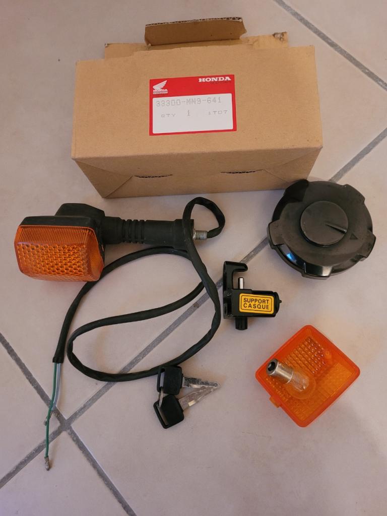 Lot de pièces HONDA NX 650 Dominator LesAnciennes.com