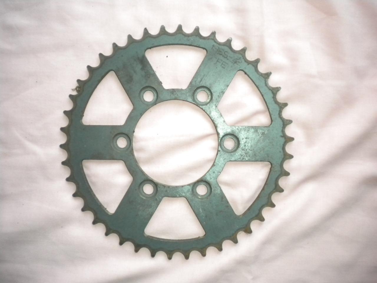 Pièces UNE COURONNE roue arriere moto vintage LesAnciennes.com