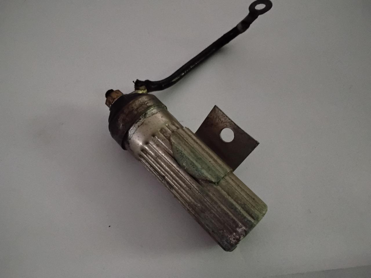 Condensateur Long ancien LesAnciennes.com