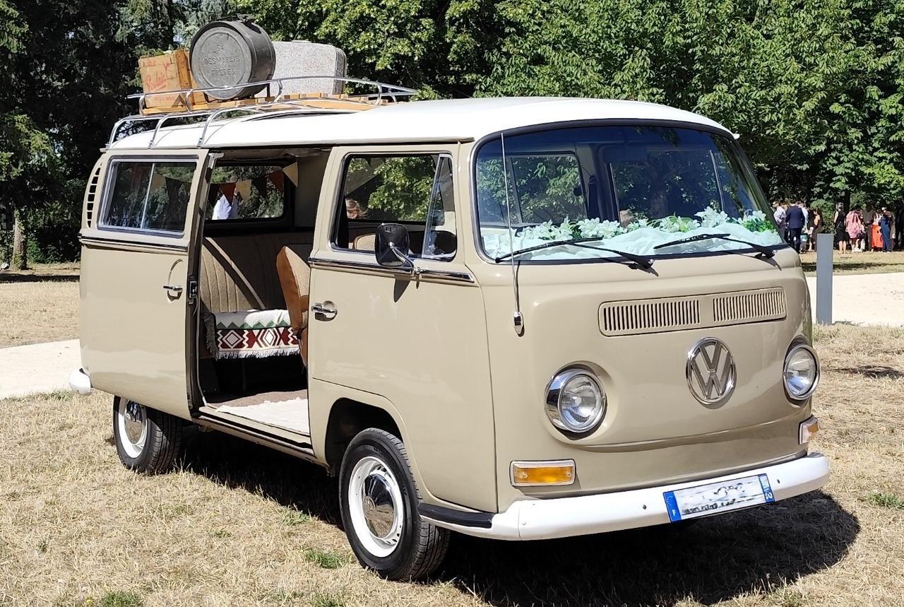 VOLKSWAGEN Combi T2A Deluxe - 1971 LesAnciennes.com