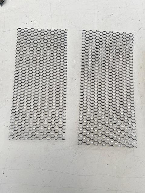 Grilles de panneaux de porte de la Maserati Indy LesAnciennes.com