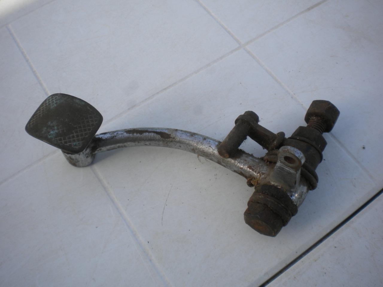 Commande au pied COMMANDE AU PIED moto ancienne LesAnciennes.com