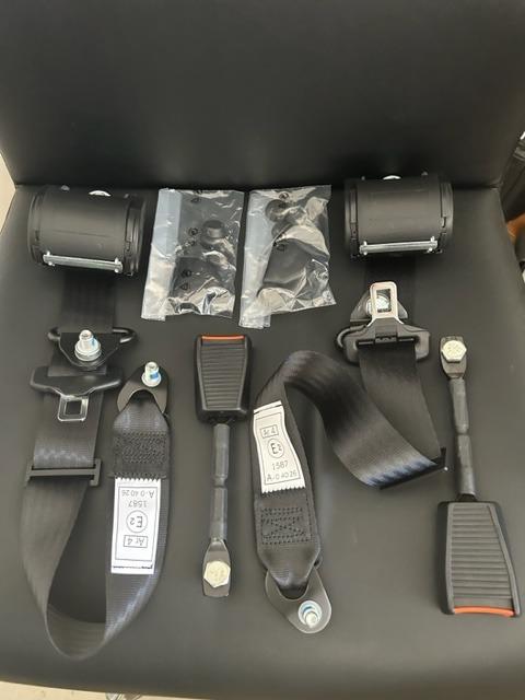 Ceintures de sécurité Ferrari Dino 208/308 GT4 LesAnciennes.com