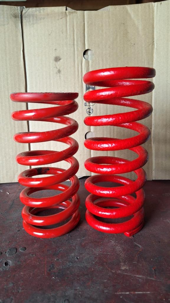 Ressorts avant court pour MGB/GT LesAnciennes.com