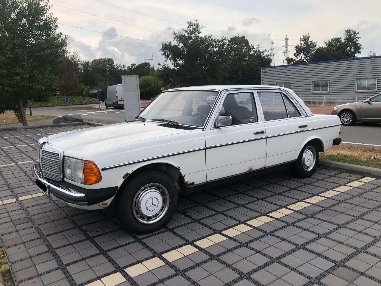MERCEDES 200 D - 1981 LesAnciennes.com