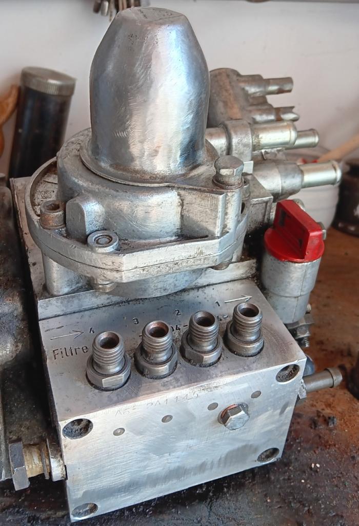 Pompe à injection PEUGEOT 504 LesAnciennes.com