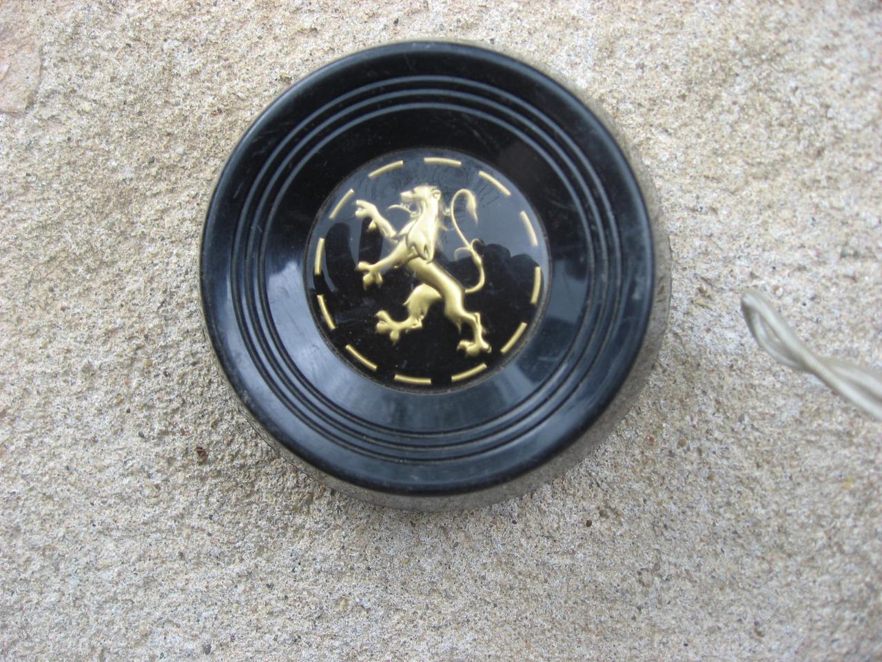 Centre de volant PEUGEOT 404 LesAnciennes.com