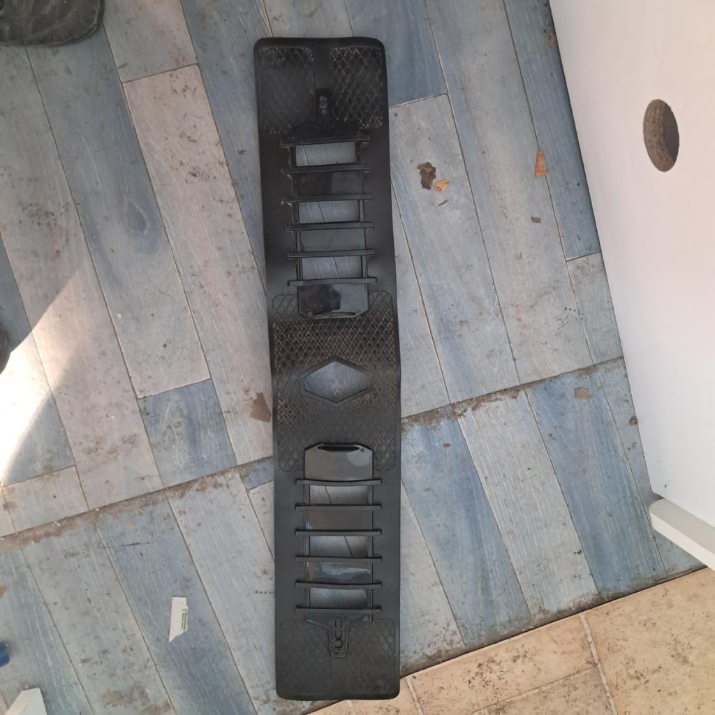 Couvre calandre hiver RENAULT 12 (R12) neuf LesAnciennes.com