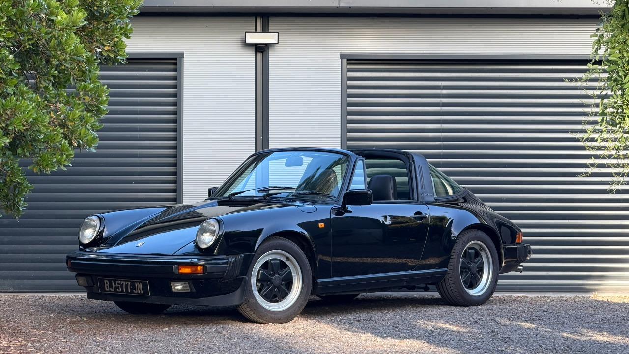 PORSCHE 911 3.2 TARGA FULL BLACK - 1985 LesAnciennes.com