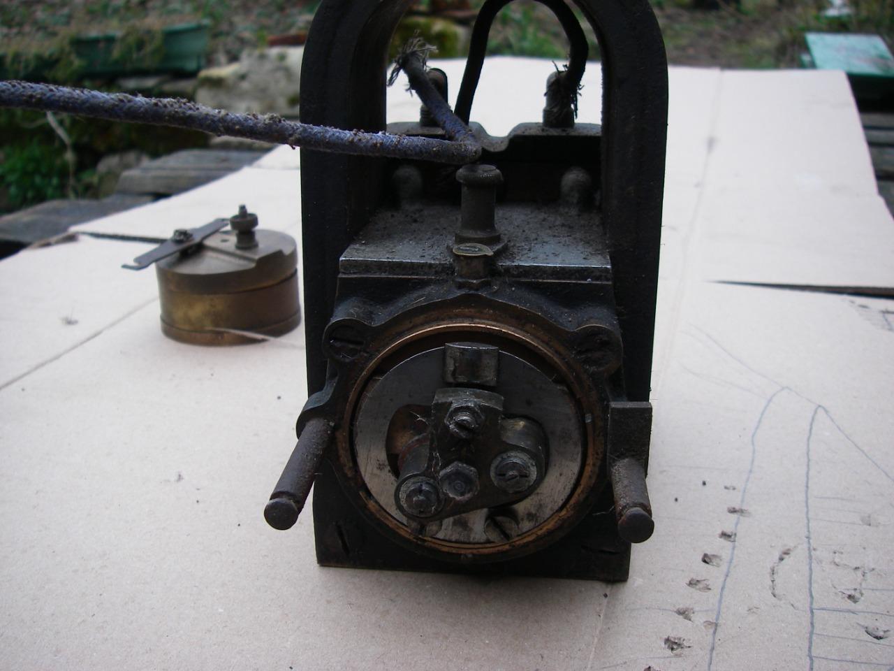 Magneto bicylindre 1910 LesAnciennes.com
