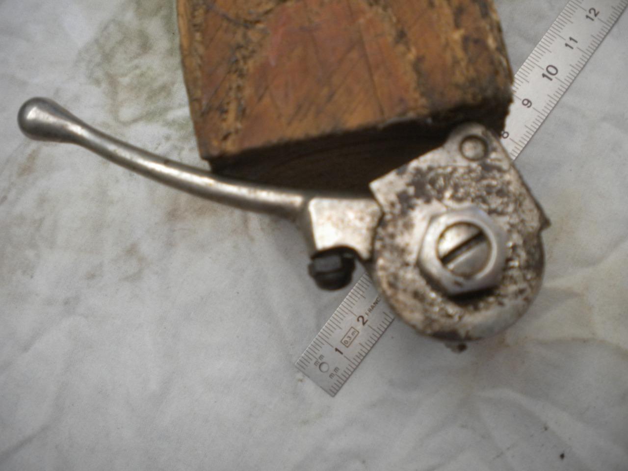 Pièces UNE MANETTE SIMPLE M JEAY moto ancienne LesAnciennes.com