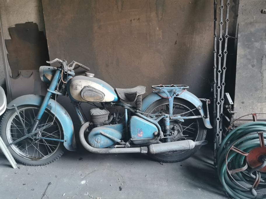 PEUGEOT 57 TA - 1955 LesAnciennes.com