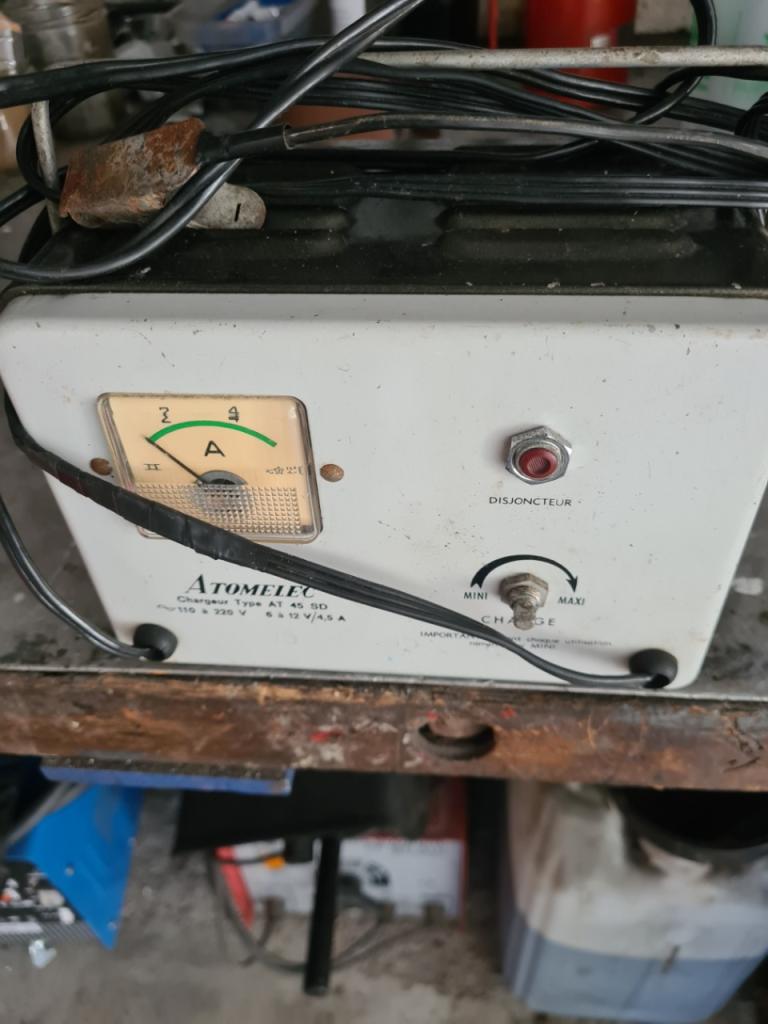 Chargeur a batterie vintage LesAnciennes.com