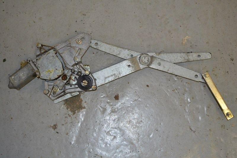 Lève vitre électrique gauche PORSCHE 944 LesAnciennes.com