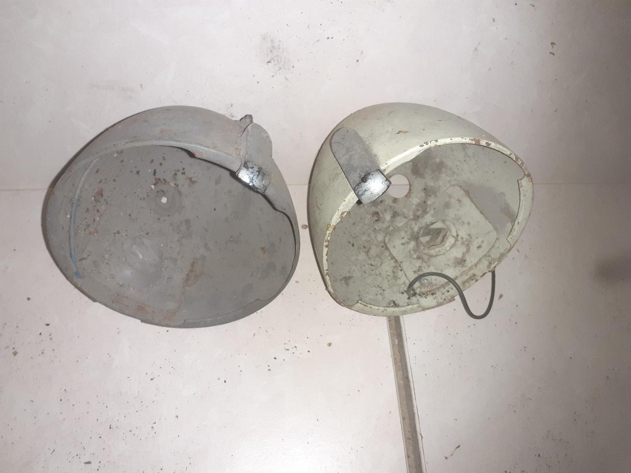 Cuvelage de phare CITROEN 2CV phares ronds LesAnciennes.com