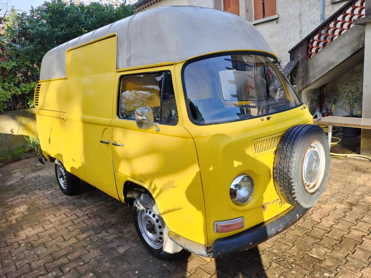 VOLKSWAGEN Combi High roof - 1972 LesAnciennes.com