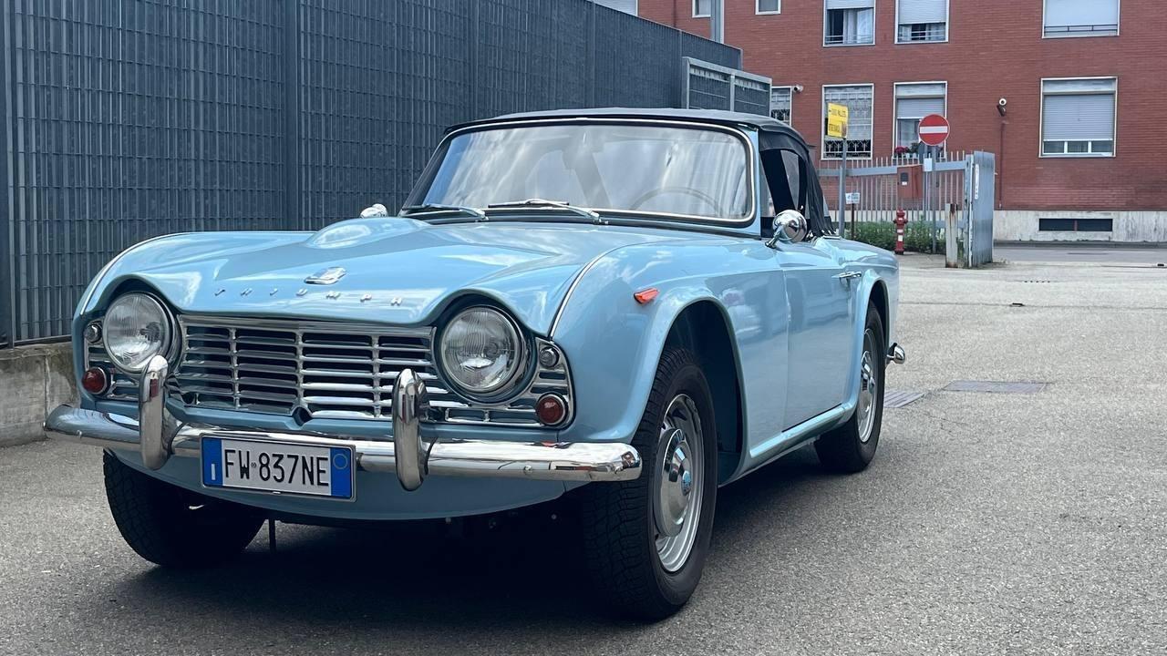 TRIUMPH TR4 Sport - 1962 LesAnciennes.com