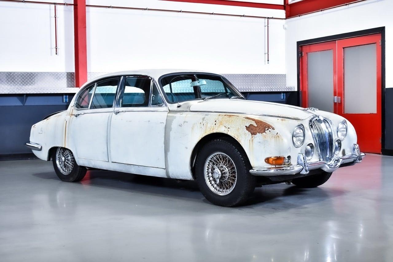 1965 Jaguar S-Type Saloon 3,8L I6 LesAnciennes.com
