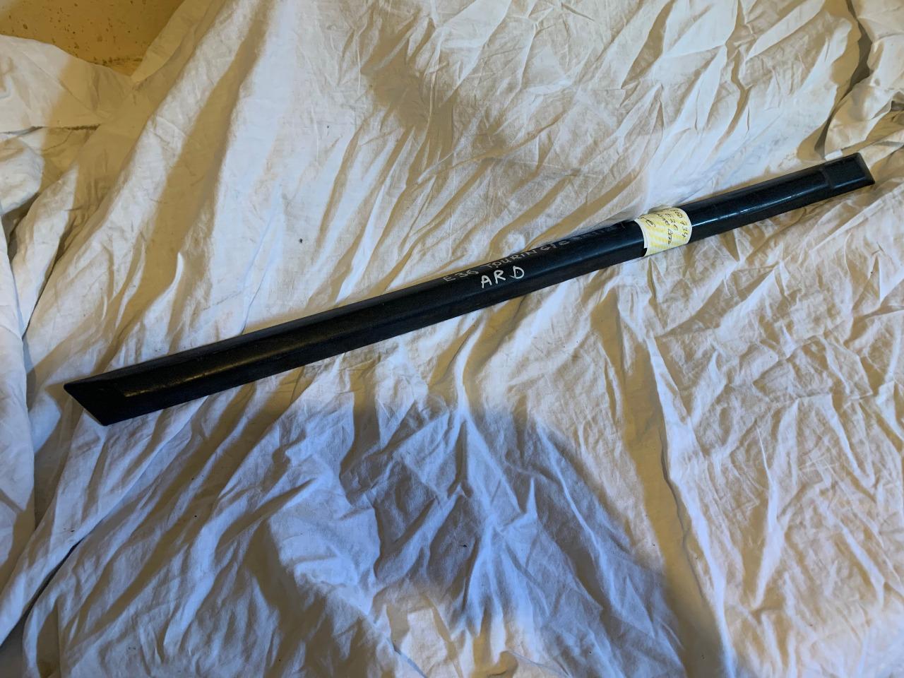 Molure porte AR D BMW E 36 LesAnciennes.com