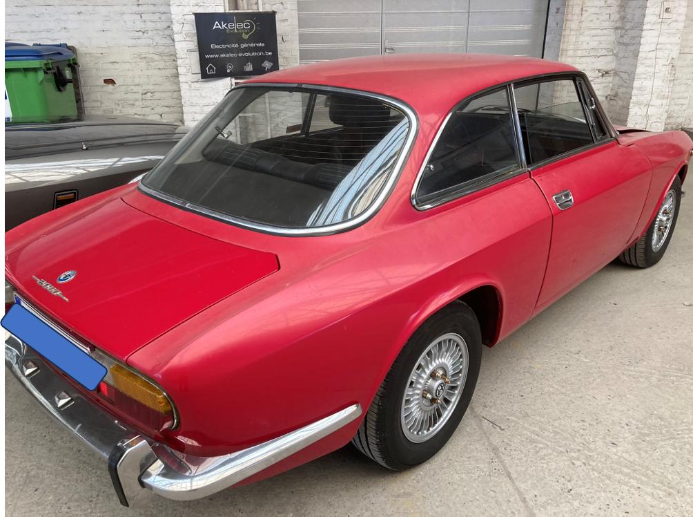 ALFA ROMEO 2000 Bertone - 1972 LesAnciennes.com