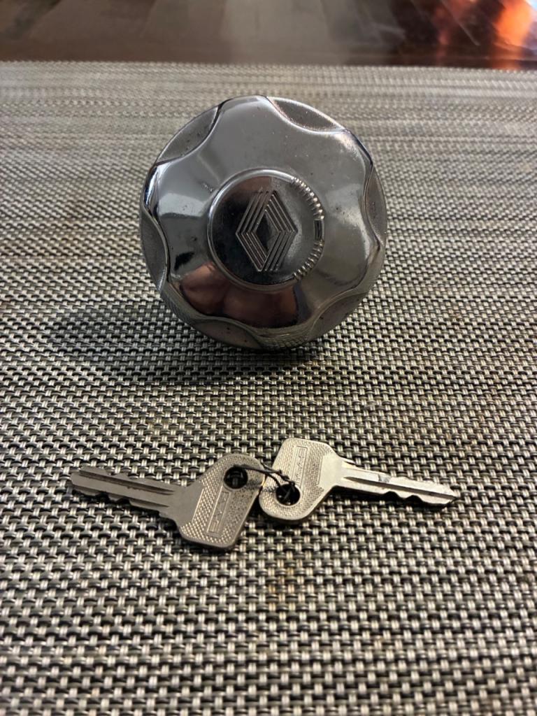 Bouchon de réservoir Renault ancienne LesAnciennes.com