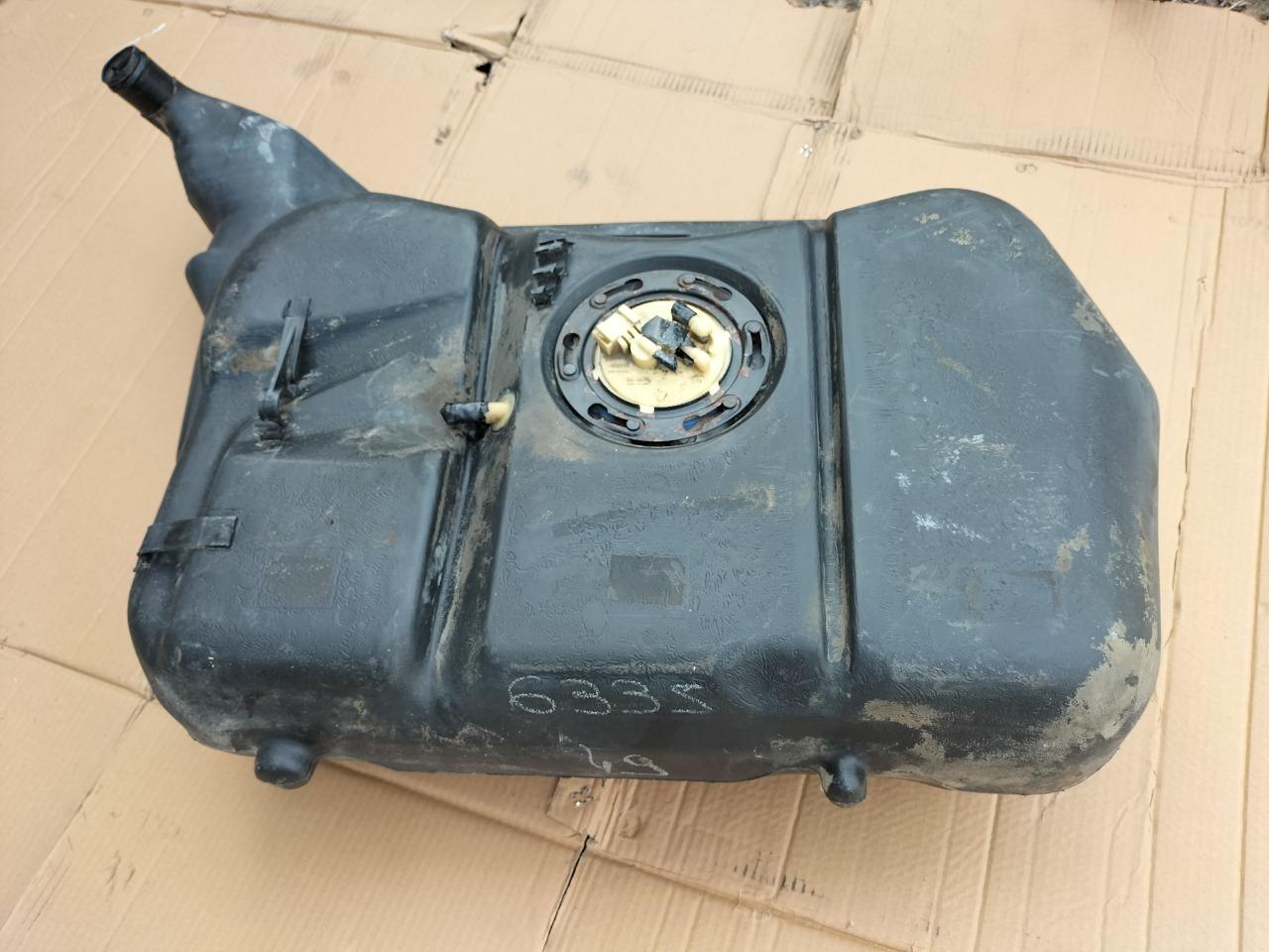 Réservoir RENAULT 21 (R21) LesAnciennes.com