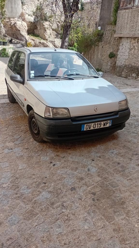 RENAULT Clio - 1994 LesAnciennes.com