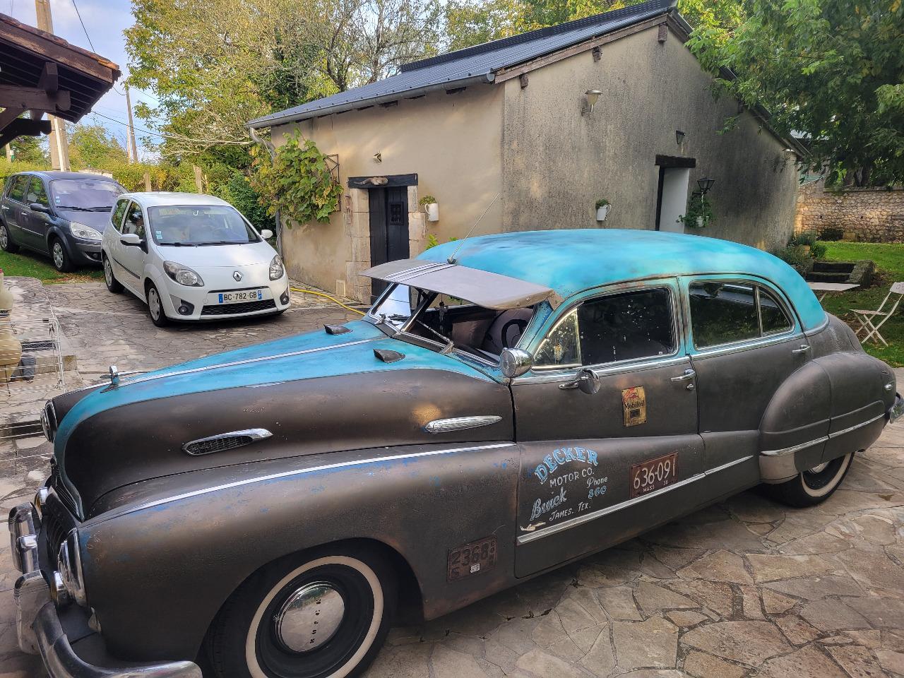 BUICK Roadmaster - 1947 LesAnciennes.com
