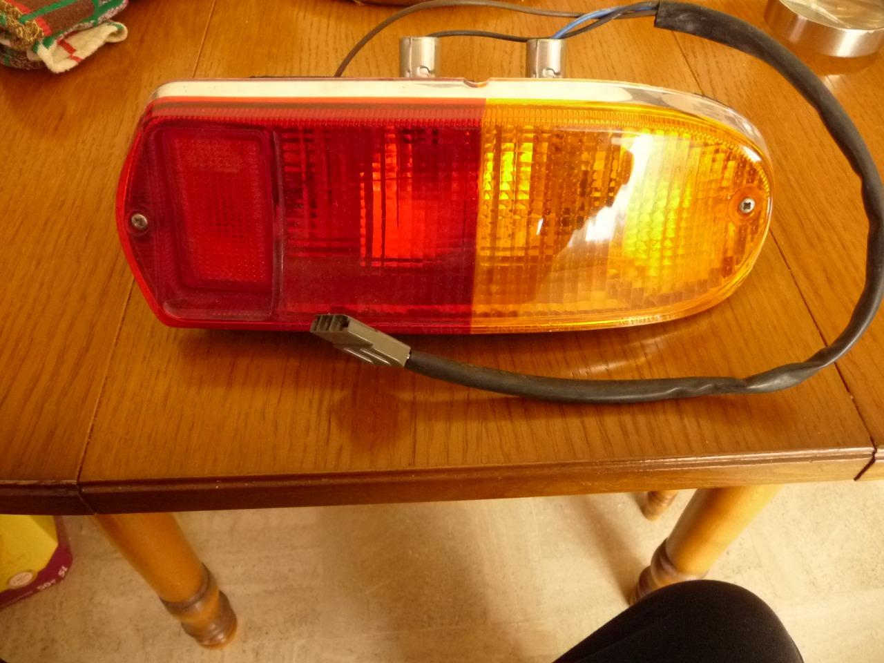 Feux PEUGEOT 204 LesAnciennes.com