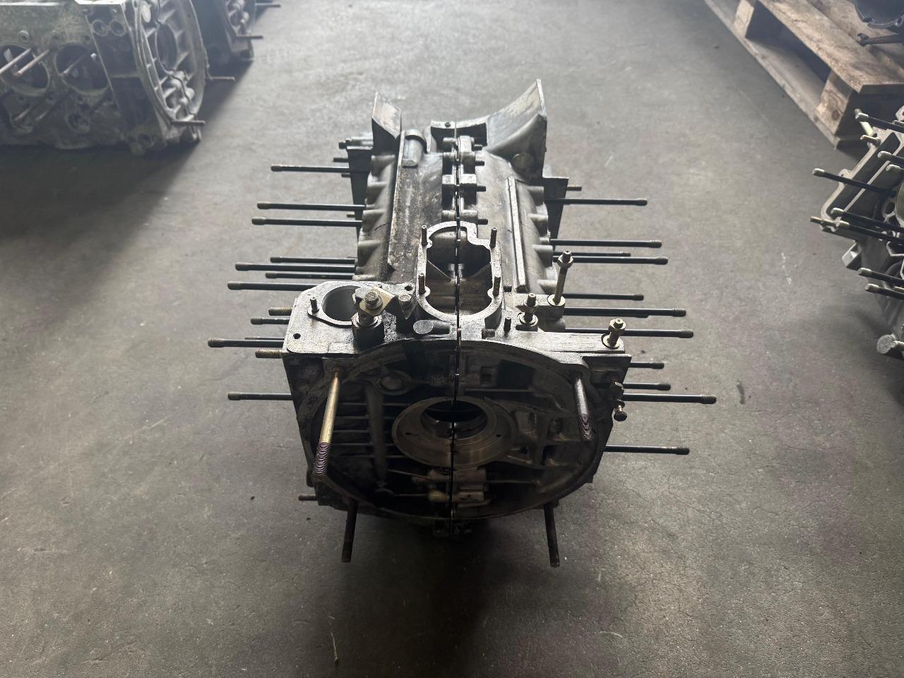 Bloc moteur PORSCHE M30/69 LesAnciennes.com