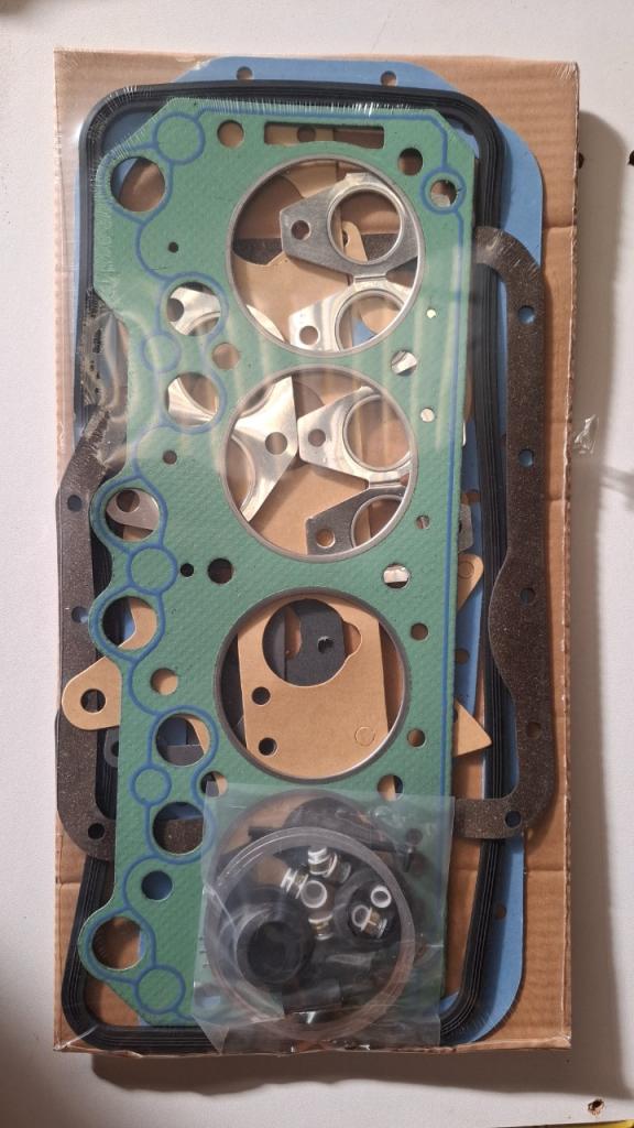 Pochette de joints Peugeot 504 carbu et injection LesAnciennes.com