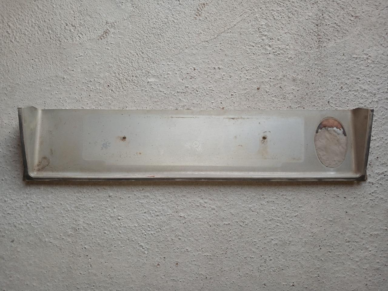 Support de plaque de police PEUGEOT 505 phase 1 LesAnciennes.com