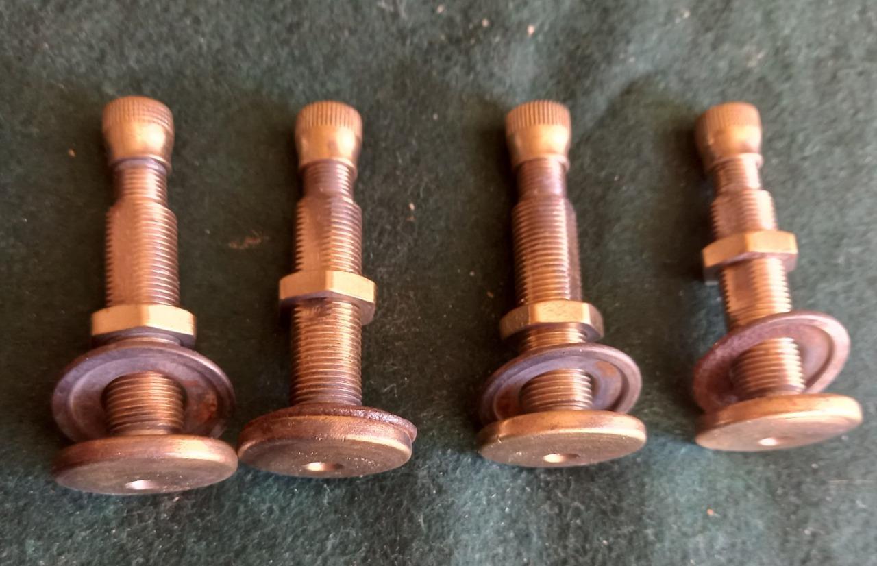 Valves laiton ou bronze collection LesAnciennes.com