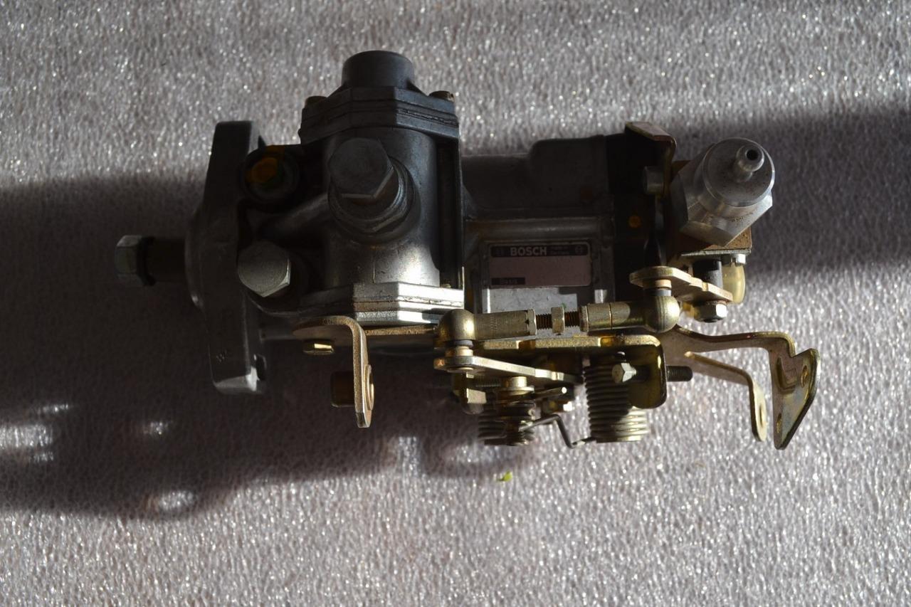 Pompe injection gasoil, BOSCH, PEUGEOT neuve LesAnciennes.com