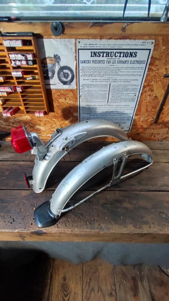 Lot de pièces HONDA CB 125 S LesAnciennes.com