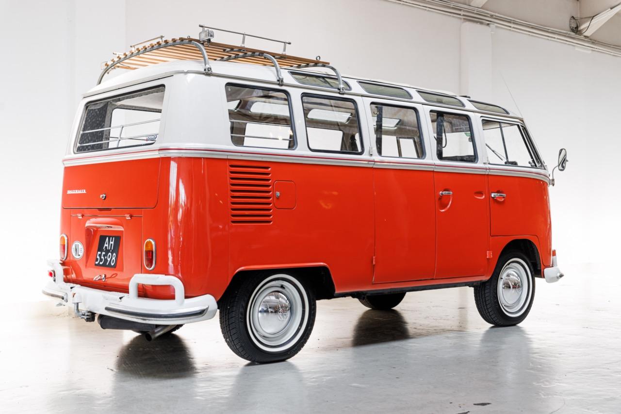 VOLKSWAGEN T1 Samba Deluxe 21 window - 1965 LesAnciennes.com