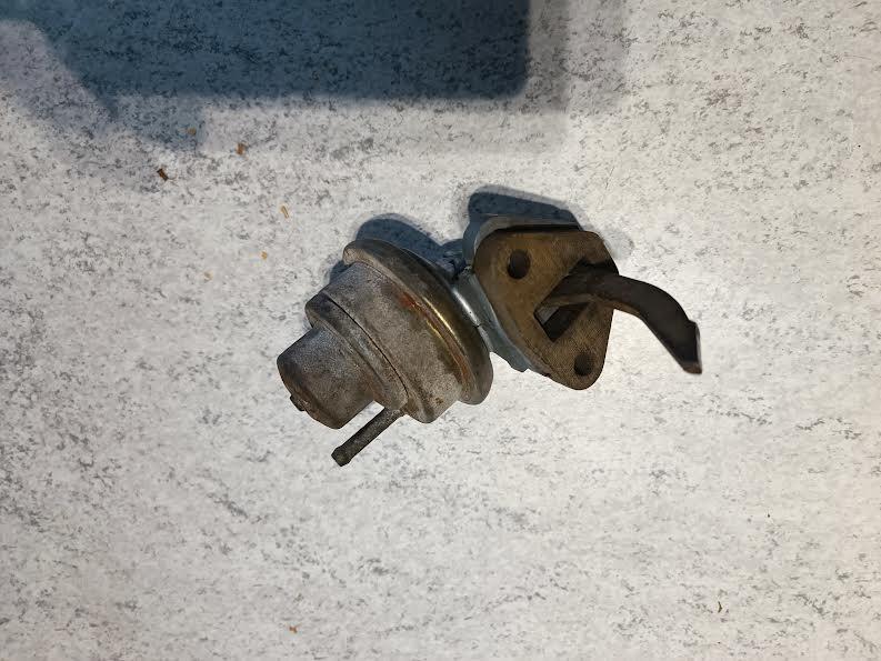 POMPE A ESSENCE SIMCA 1301 LesAnciennes.com